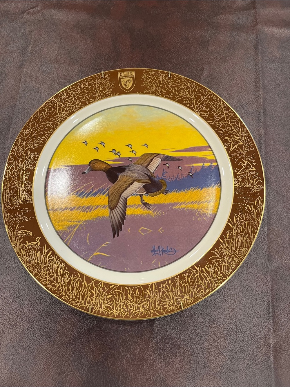 Decorative Ducks Unlimited Wall Plate in Brown and Yellow.